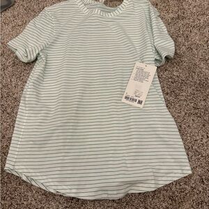 NWT lululemon size 6 love crew